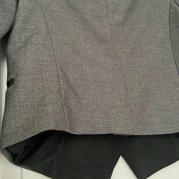 Black and gray blazer with no pockets  - worn a few times - Picture 6 of 6
